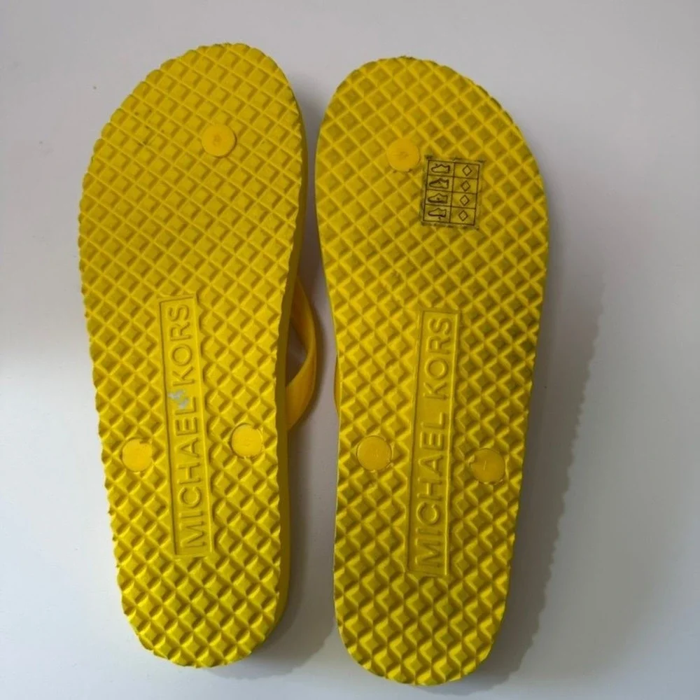 Michael Kors Womens Flip Flops Sandals Yellow White MK Logo Print Thong Sz 8M